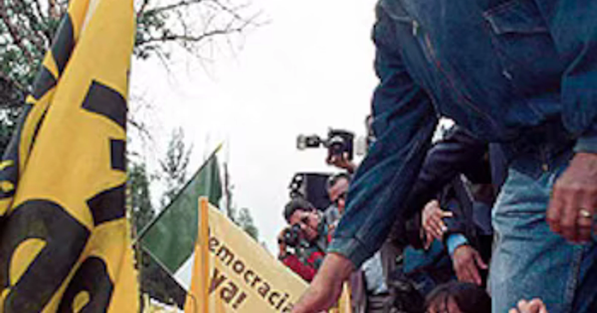 Cuauhtémoc Cárdenas fue uno de los fundadores del Partido de la Revolución Democrática (PRD), creado en 1989 tras su ruptura con el PRI y la contienda presidencial de 1988.