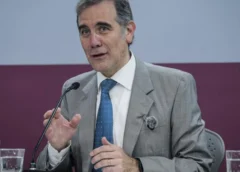 Lorenzo Córdova en el seminario “Proceso electoral 2026-2027: condiciones de equidad en la competencia”, que se lleva a cabo en el Instituto de Investigaciones Jurídicas de la UNAM. Foto: Gabriel Pano/ EL UNIVERSAL