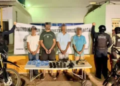 Tras persecución, caen cuatro sujetos con armas y drogas en Rosario, Sinaloa; entre el armamento se encontró un fusil automático