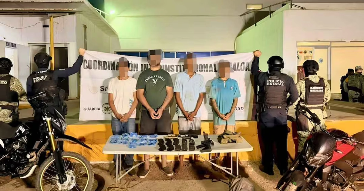 Detienen a cuatro jóvenes con armas y drogas. | Foto: Cortesía Seguridad Pública Sinaloa.