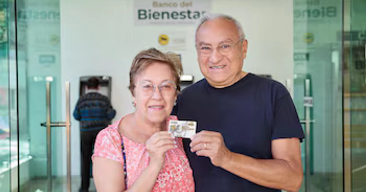 Las personas adultas mayores reciben 6,400 pesos en cada periodo bimestral de 2026. (Foto: Gobierno de México)
