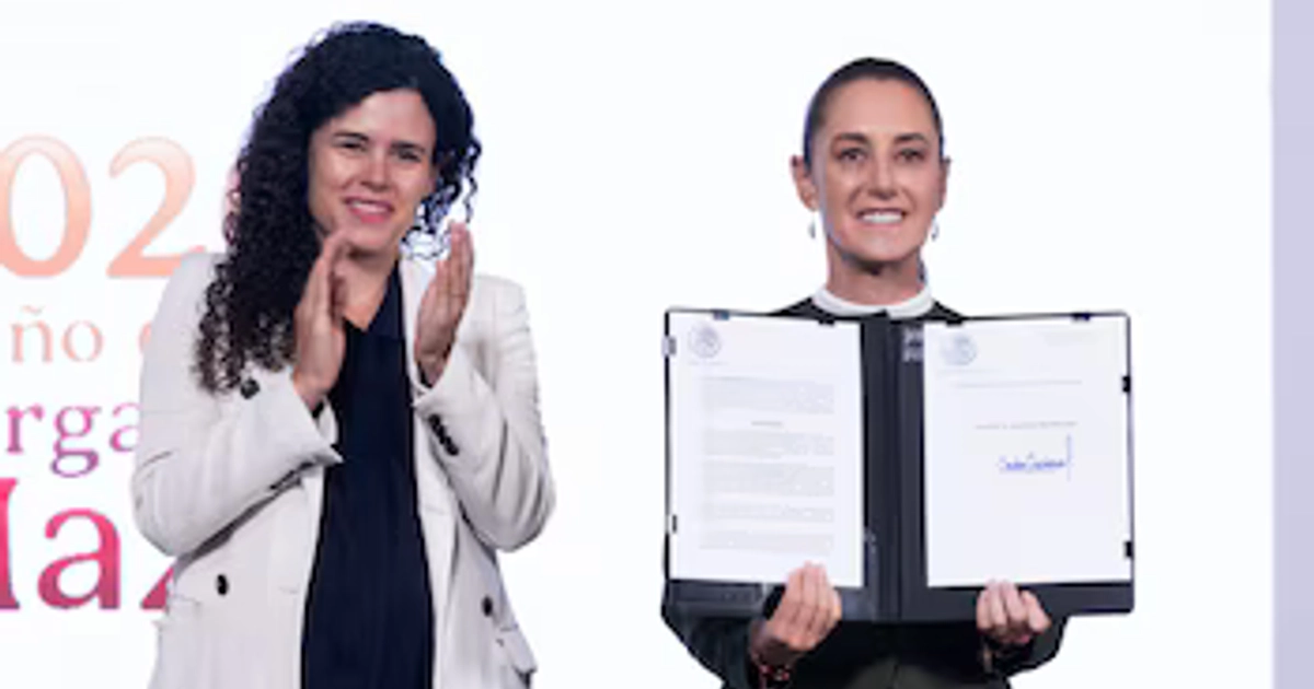 La presidenta Claudia Sheinbaum firma decreto para garantizar entornos digitales seguros para niñas, niños y adolescentes. (Presidencia)