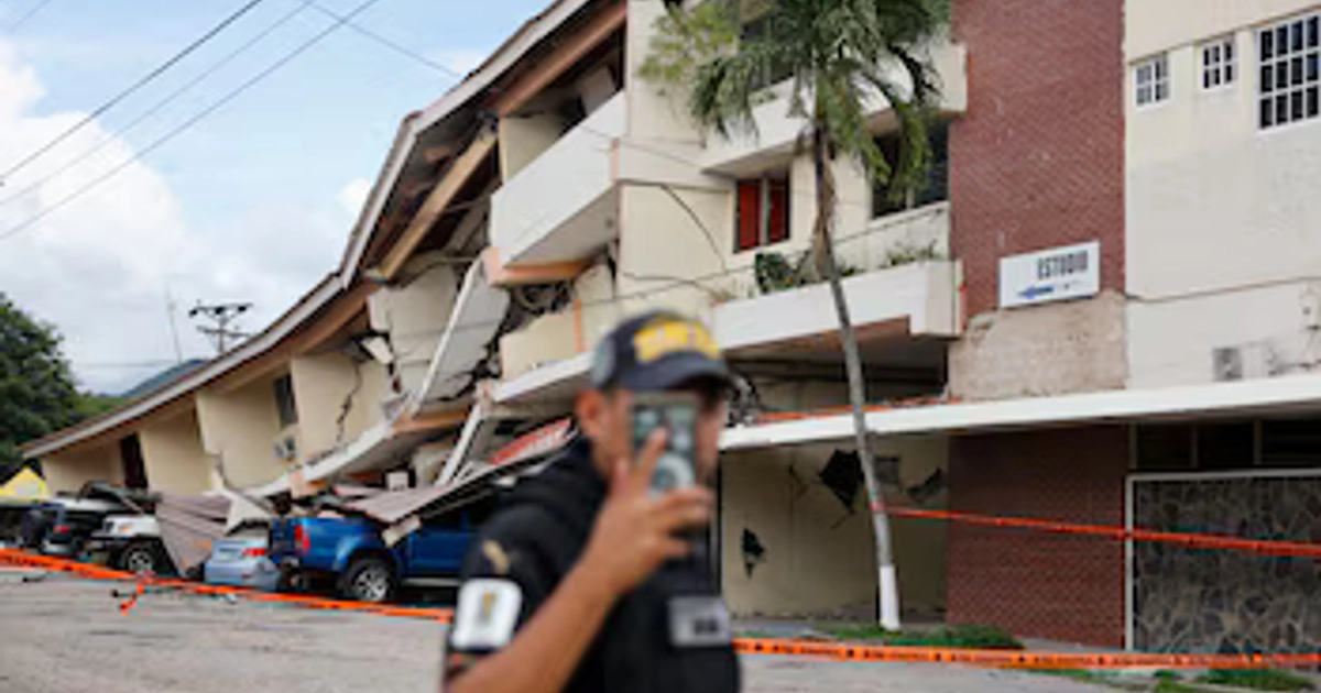 Múltiples estructuras de Penonomé fueron colapsadas debido al terremoto. (Infobae Centroamérica/EFE/ Bienvenido Velasco)
