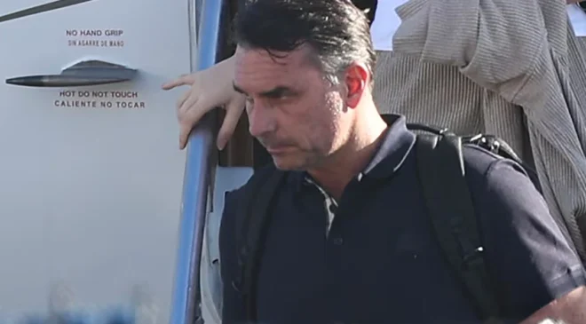 Vuelo de huida de Bolsonaro fue pagado por un intermediario desde EU, dice dueño del avión; así fue la operación