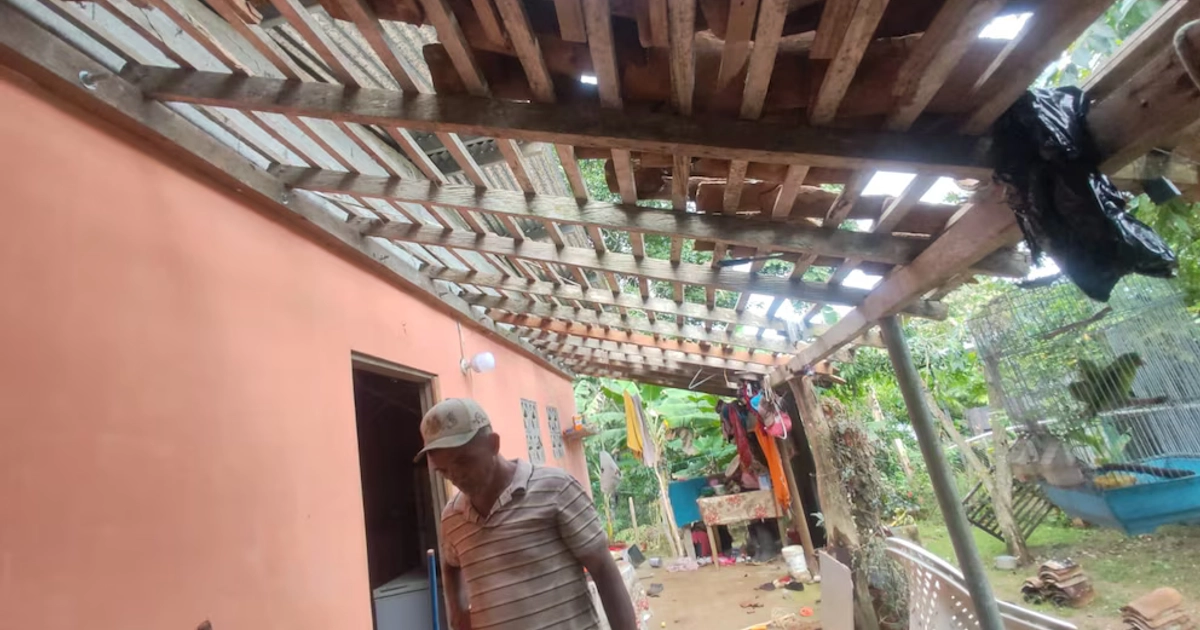 Cientos de viviendas resultaron dañadas por el terremoto del 9 de octubre, que obligó a numerosas familias a abandonar sus hogares. Agencia de prensa