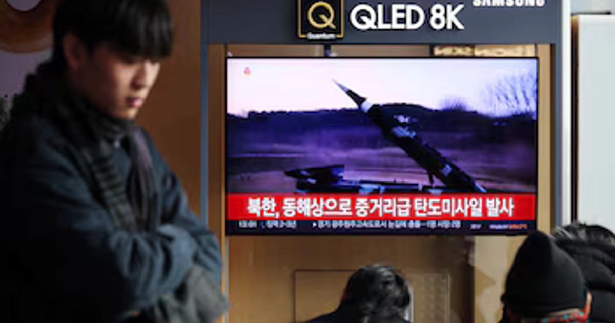 Corea del Sur probó su primer misil hipersónico de desarrollo propio en respuesta a los ensayos de Pyongyang. (REUTERS/Kim Hong-Ji)