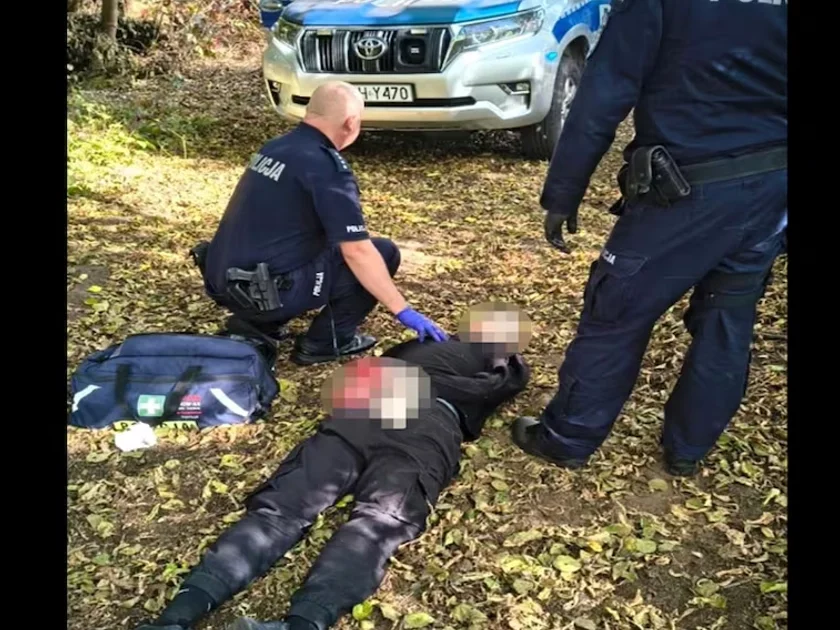 Agentes de la Policía de Ostrołęka detuvieron al presunto atacante, informaron autoridades. Foto: EFE