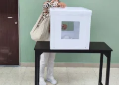 Sindicalizados del IMSS exigen conteo de votos de consulta salarial frente a ellos; piden transparencia en el proceso