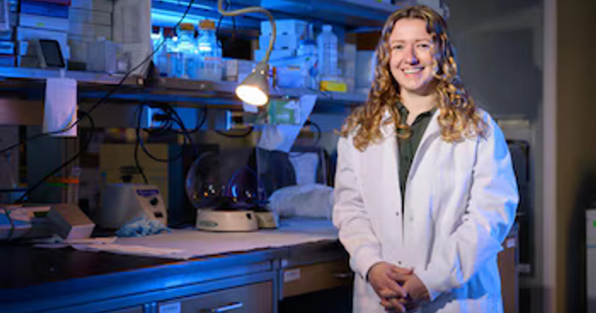 Megan Dillon, investigadora postdoctoral de la Facultad de Medicina Veterinaria de la Universidad Estatal de Carolina del Norte investiga las características de los perros de Chérnobil