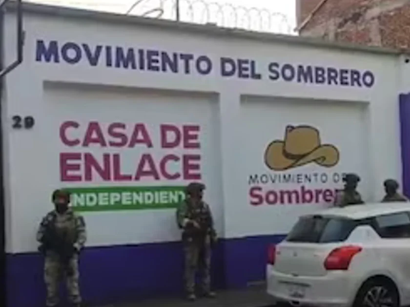 Elementos del Ejército y la Guardia Nacional fueron desplegados en los alrededores de la sede del Movimiento del Sombrero en Uruapan. (Captura de pantalla)