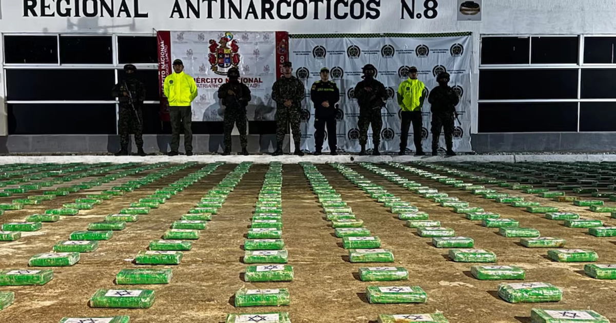 Hallan más de una tonelada de cocaína en un depósito ilegal en Santa Marta que pertenecerían a las Autodefensas Conquistadoras de la Sierra Nevada - crédito @ABDELAESPRIELLA/X