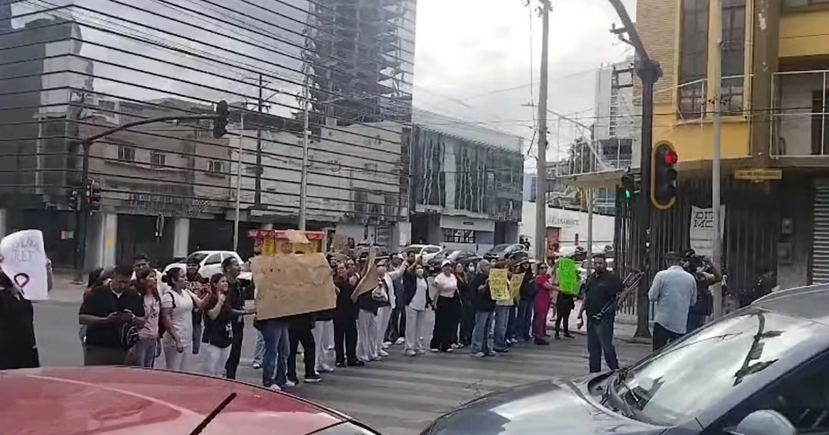 Trabajadores del IMSS convocan a protestas en cinco hospitales de Nuevo León. Foto: Especial