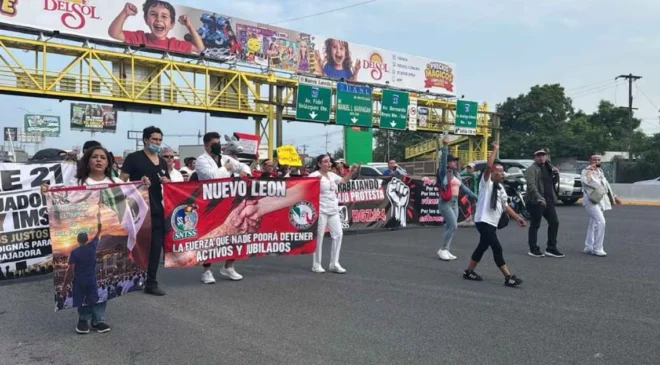 Trabajadores del IMSS marchan en varios estados; exigen aumento salarial y destitución de líder sindical