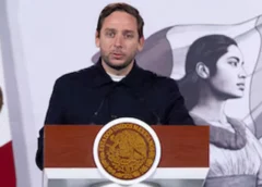 Desvío de medicamentos e incumplimiento de empresas: gobierno explica desabasto de insumos en hospitales y garantiza compra para 2027