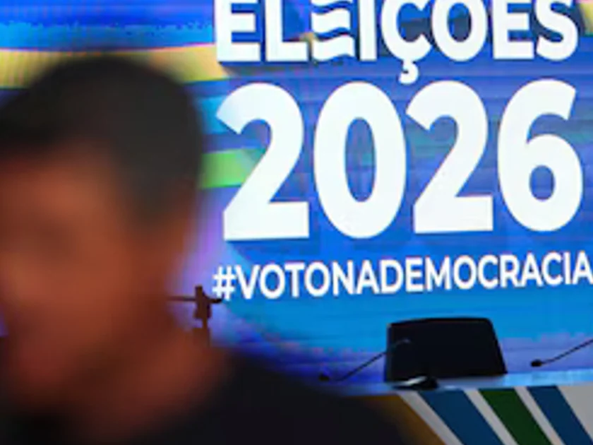 Se prepara el escenario para los anuncios del Tribunal Superior Electoral tras el cierre de las urnas el día de las elecciones generales de Brasil, en Brasilia, Brasil (REUTERS/Mateus Bonomi)