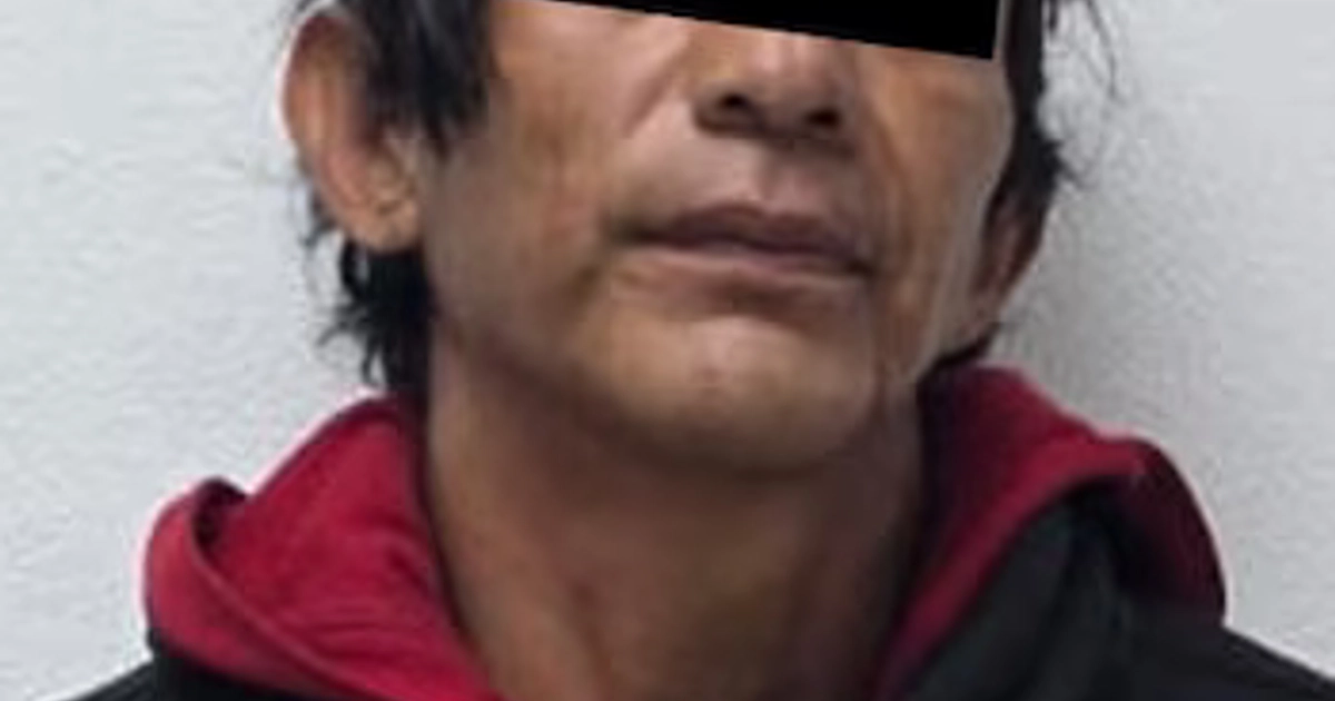 Los oficiales lo ubicaron y arrestaron tras el reporte de la afectada.