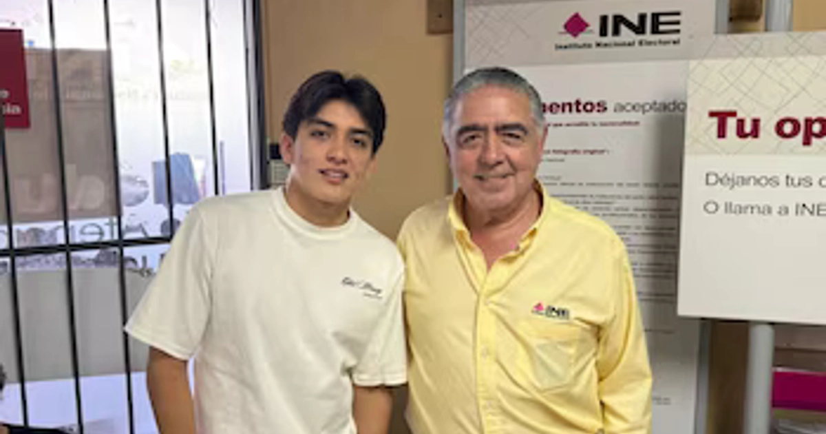 Gilberto Mora tramitó su credencial de elector y el INE presumió de su
