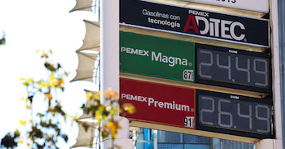 San Luis Potosí reportó el precio más bajo de gasolina regular con 23.21 pesos por litro, mientras Monterrey alcanzó el costo más alto con 24.99 pesos. Crédito: REUTERS/Raquel Cunha