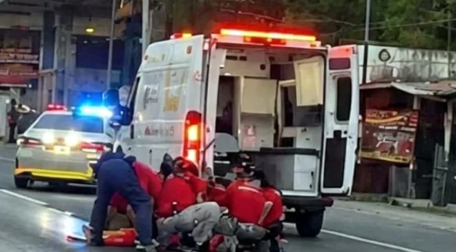 Por salvar a un perrito de la calle, termina trágicamente atropellada