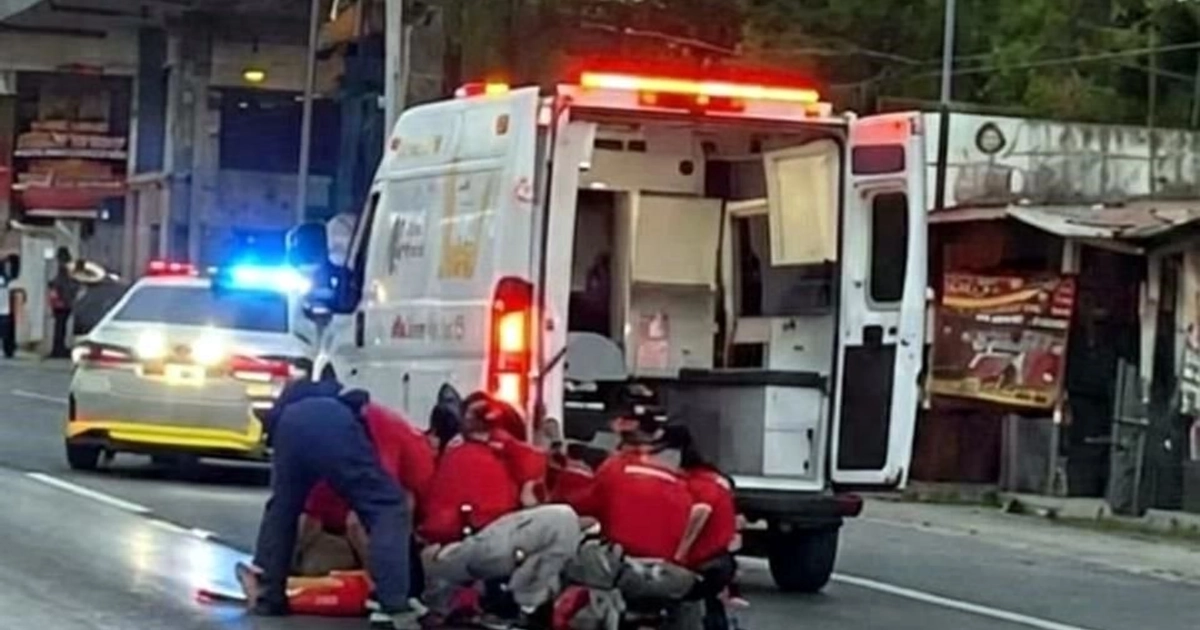 El atropello se reportó a la altura de El Álamo, donde la mujer quedó con lesiones de consideración.