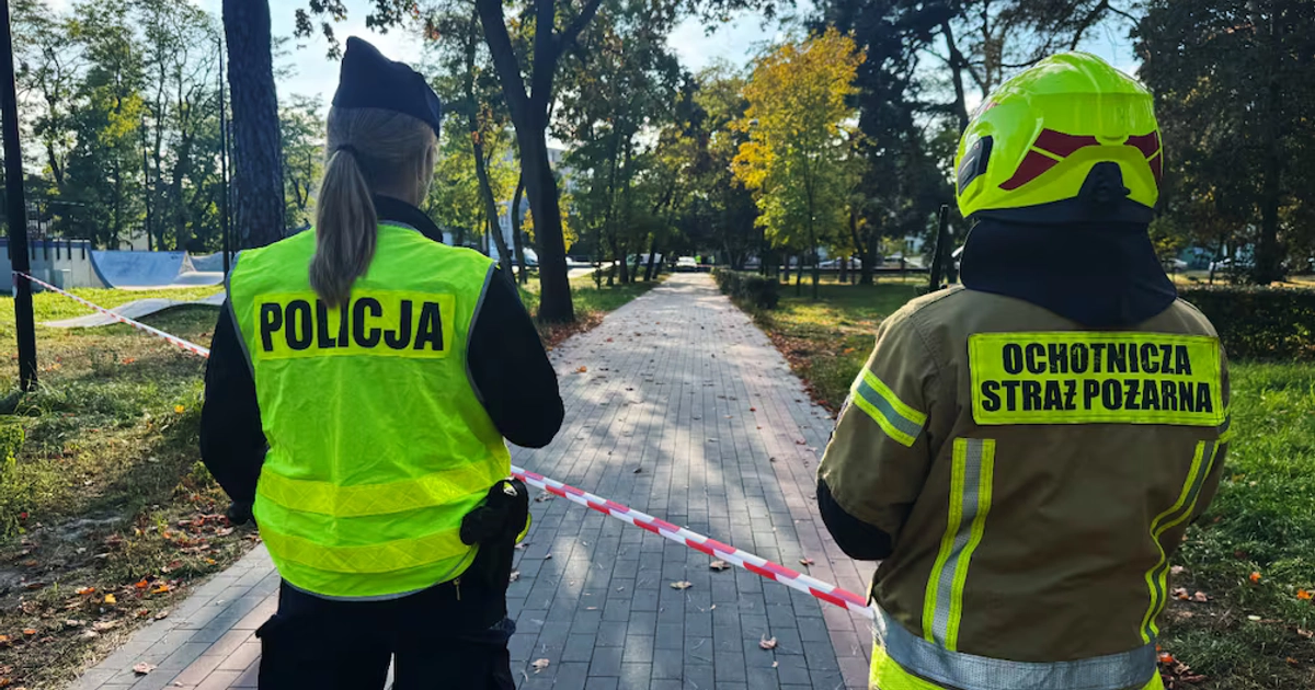 Policías resguardan el área, luego del ataque en una escuela en Polonia es el tercero de esta semana. Foto: AP