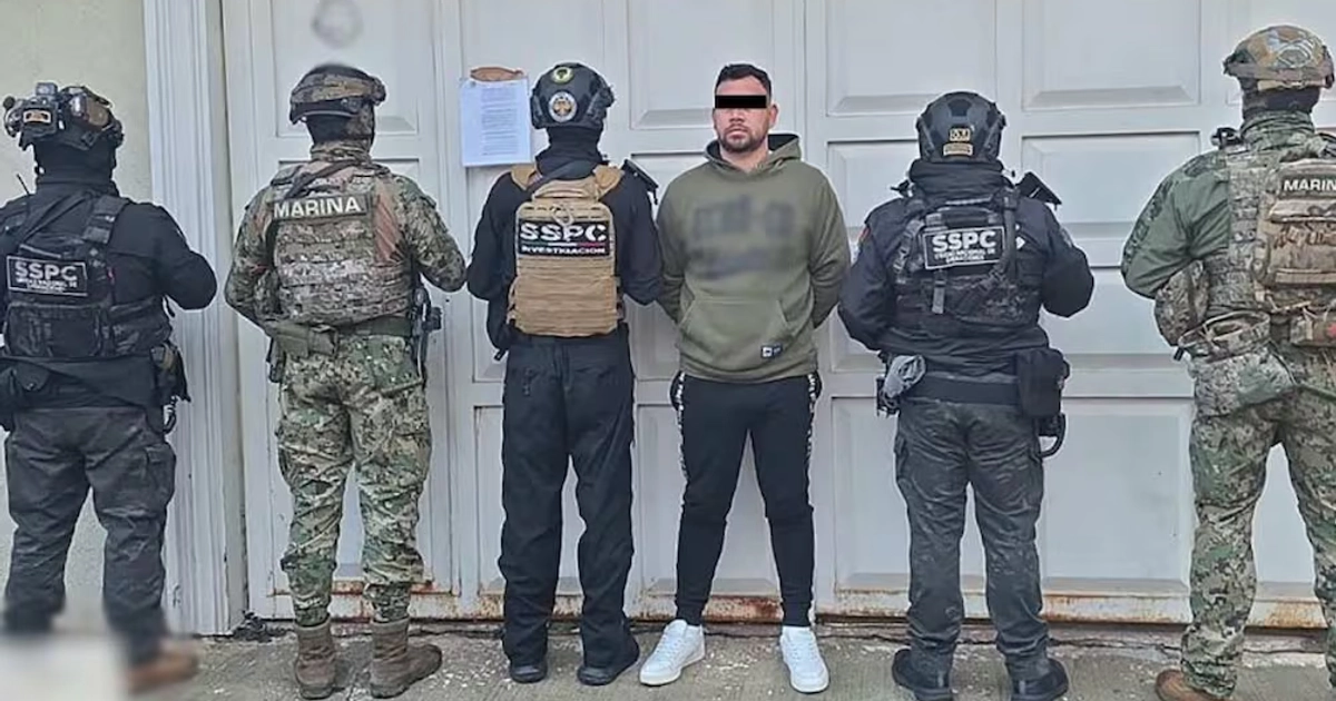Agentes de la Secretaría de Seguridad y Protección Ciudadana (SSPC), la Secretaría de Marina (Semar) y la Fiscalía General de la República (FGR) detuvieron a 10 presuntos integrantes de una célula criminal en Michoacán. Foto: @GabSeguridadMX