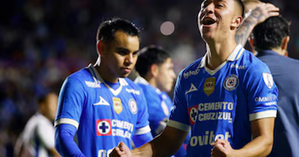 Soccer Football - Liga MX - Pachuca v Cruz Azul - Estadio Hidalgo, Pachuca, Mexico - October 21, 2026 Cruz Azul's Andres Montano celebrates with teammates after scoring their second goal from the penalty spot REUTERS/Luis Cortes