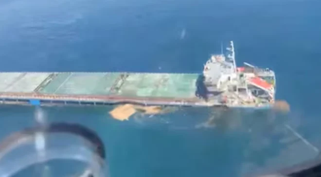 Dos tripulantes muertos y 11 rescatados tras el ataque con dron a un carguero turco en el mar Negro
