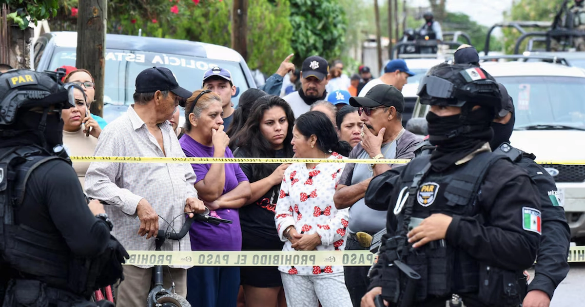 Autoridades revisan videos, redes sociales y pertenencias de los detenidos como parte de la investigación. REUTERS/Stringer
