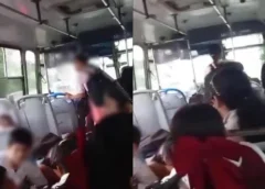 Hombres armados atacan autobús con estudiantes a bordo en Escuinapa, Sinaloa (22/10/2026) Foto: Captura de pantalla de video difundido en redes sociales