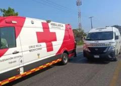 Accidente en carretera Teapa-Villahermosa deja 2 universitarios muertos y 5 heridos; se impactaron contra un vendedor de helados y un poste