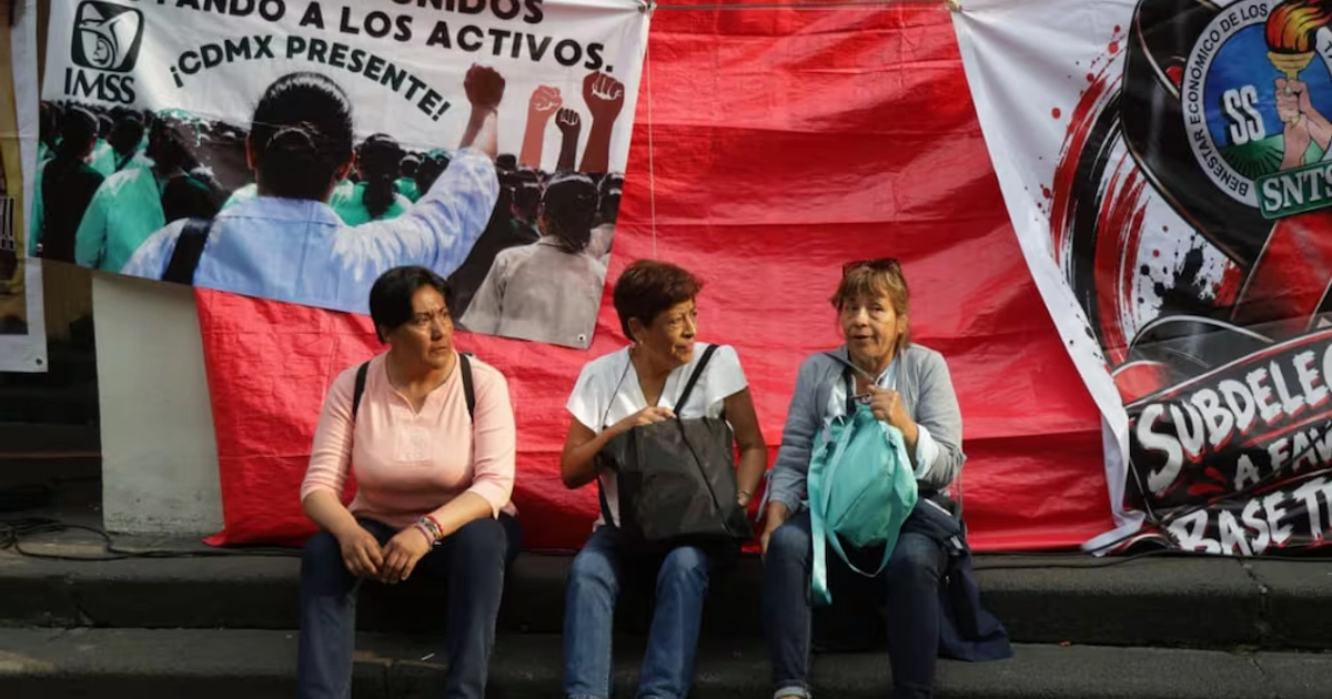 Trabajadores del IMSS acusan no haber sido convocados a la mesa de renegociación salarial y piden la destitución de Rafael Olivos (15/10/2026). Foto: Carlos Mejía/ EL UNIVERSAL
