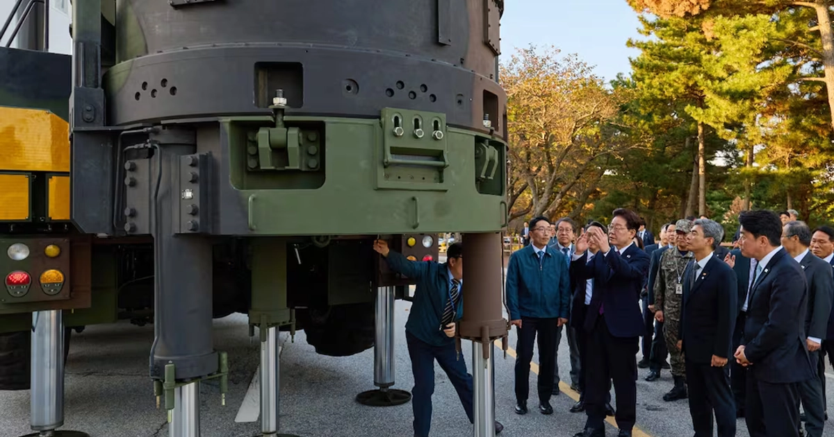 El presidente surcoreano, Lee Jae Myung, asistió al primer lanzamiento de prueba de un vehículo planeador hipersónico (HGV). Foto: AFP