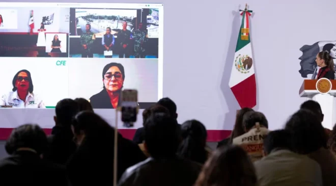 Protección Civil alerta por cambio de trayectoria de huracán Simón hacia Jalisco y Colima; Isaías se aleja de México, informa
