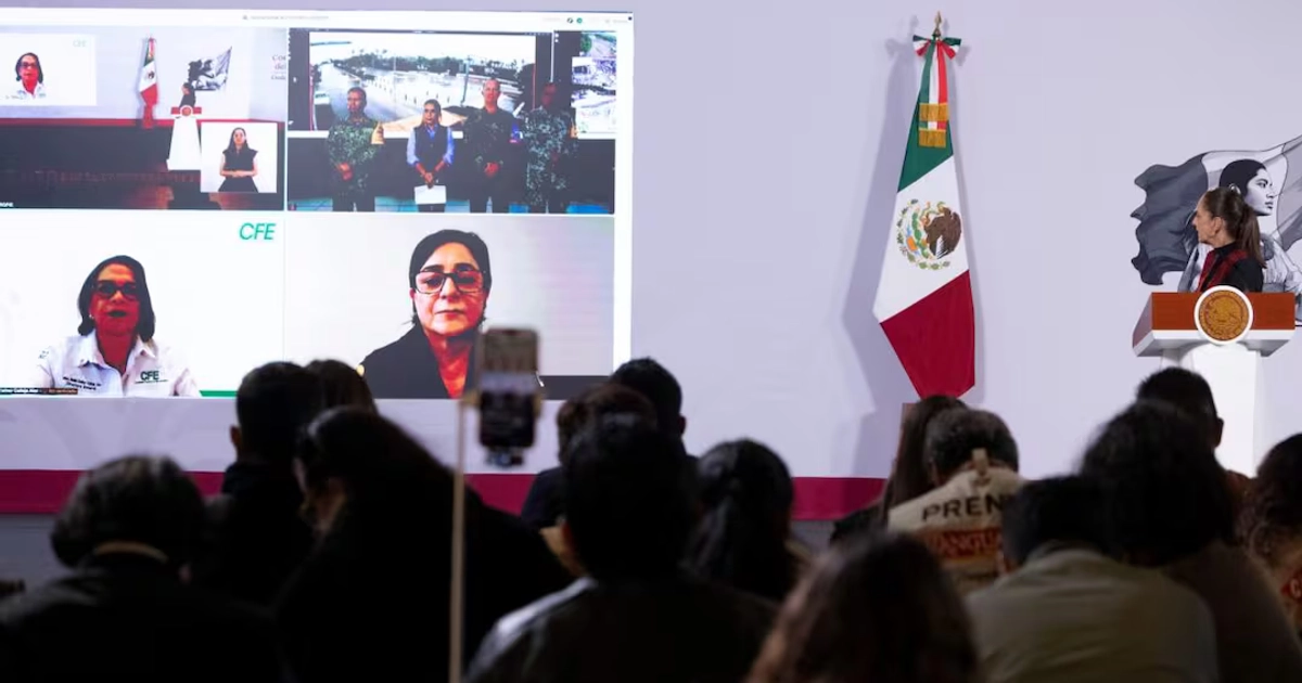 Presidenta Claudia Sheinbaum en enlace con Laura Velázquez Alzúa, coordinadora nacional de Protección Civil durante su conferencia de prensa este viernes 9 de octubre del 2026 desde Palacio Nacional. Foto: Captura de pantalla