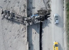 Vuelca tráiler con cemento en la México-Puebla; mueren dos personas y tres resultan heridas