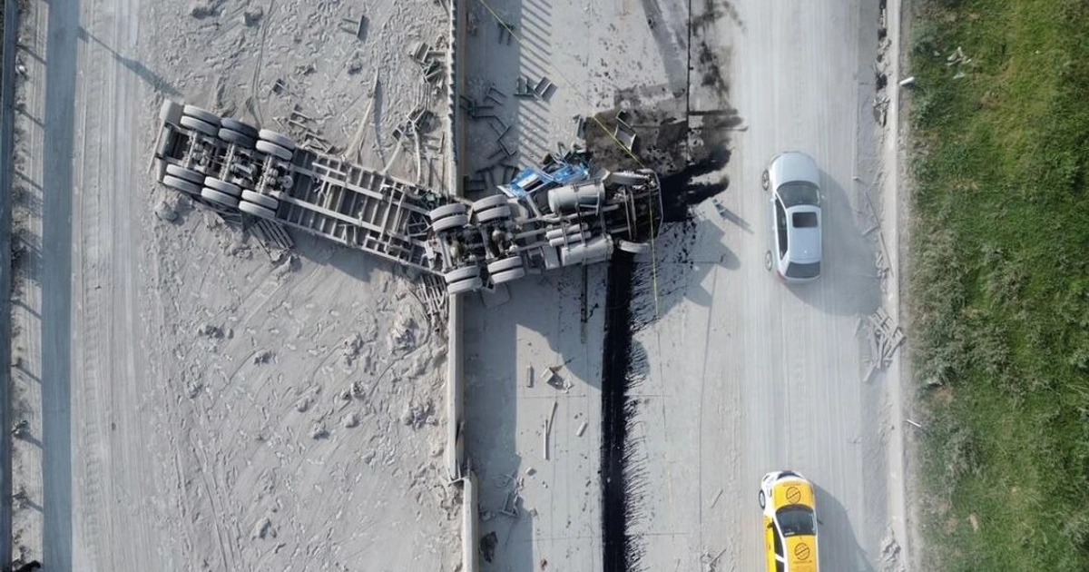 Vuelca tráiler con cemento en la México-Puebla. Foto: Osmar Alvarado