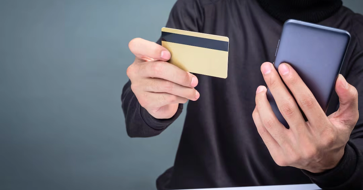 Las aplicaciones montadeudas pueden recurrir a mensajes intimidatorios y llamadas insistentes para presionar a quienes solicitan un préstamo. Foto: Freepik