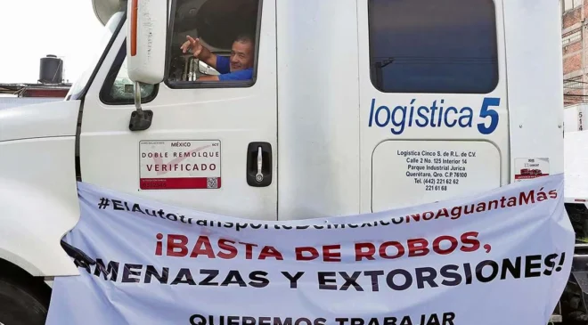 Transportistas bloquean carreteras en 27 estados; exigen seguridad