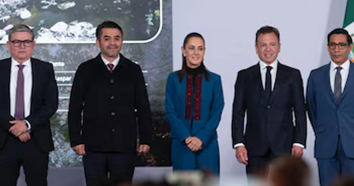 El titular de la Comisión Nacional del Agua (Conagua), Efraín Morales López; la presidenta de México, Claudia Sheinbaum y el gobernador de Jalisco, Pablo Lemus. (Presidencia)
