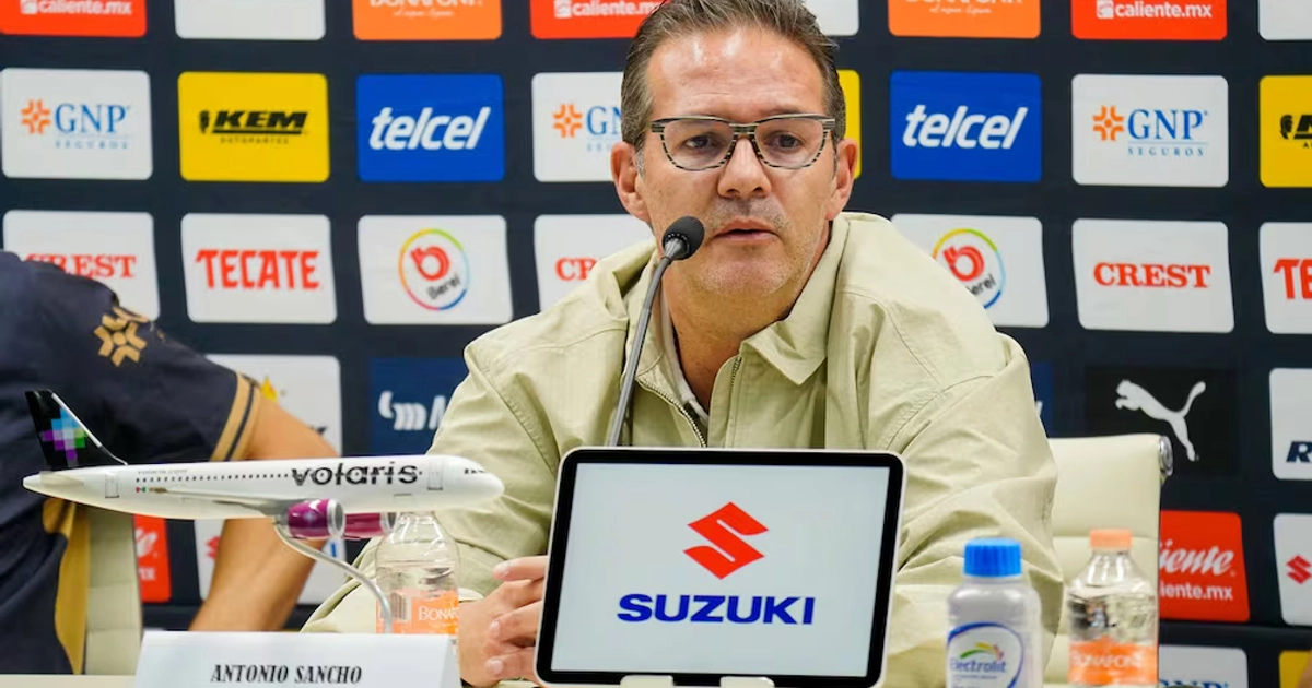 Antonio Sancho en conferencia de prensa con Pumas - Foto: Imago7