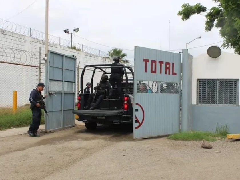 Se desplegaron grupos mixtos de elementos estatales, municipales y fuerzas federales que acudieron al reclusorio para controlar la situación. Foto: Cortesía