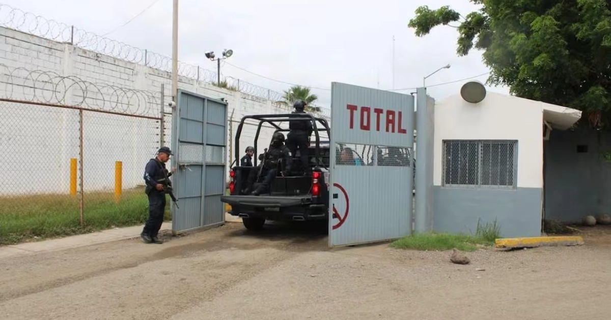 Se desplegaron grupos mixtos de elementos estatales, municipales y fuerzas federales que acudieron al reclusorio para controlar la situación. Foto: Cortesía