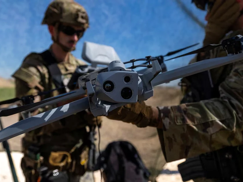 Las pruebas militares en Yuma y el derribo de drones de cárteles con láseres revelan una presencia operativa que México observa con recelo, en medio de un debate inconcluso sobre los límites de la cooperación binacional en materia de seguridad. REUTERS/Mike Blake