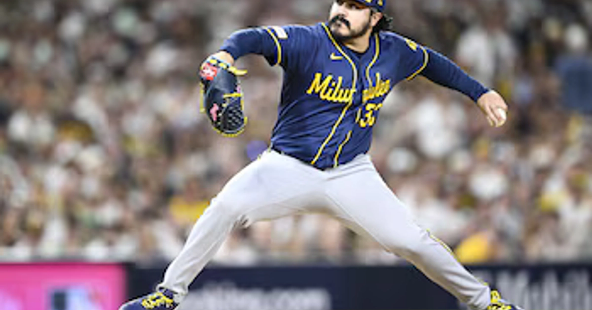 Jojo Romero busca guiar a los Brewers a la Serie Mundial. (Denis Poroy-Imagn Images)