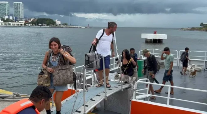 Elementos de la Marina evacúan a 76 personas de Quimixto y Yelapa ante la llegada del huracán Simon; “nadie se queda atrás”