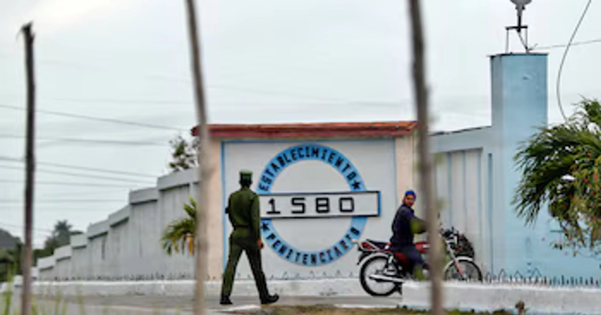El CDPC registra 79 violaciones de derechos y cuatro muertes bajo custodia en Cuba durante septiembre (Foto EFE/ Ernesto Mastrascusa)