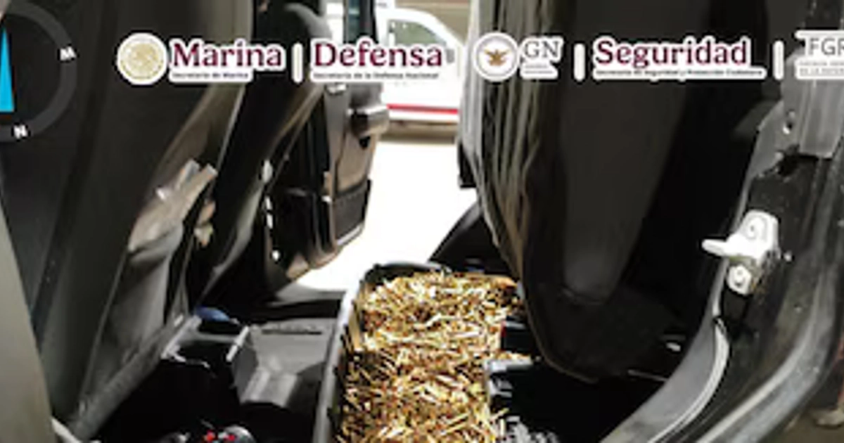 Las balas de alto calibre fueron encontradas debajo del asiento del Jeep conducido por Yanet “N”. (Crédito: Gabinete de Seguridad)