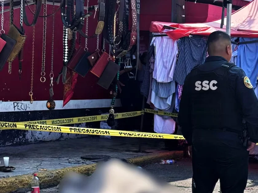 Balacera en tianguis El Salado de Iztapalapa deja a una mujer sin vida y tres lesionados. 14/10/2026. | Foto: Valente Rosas/El Universal.