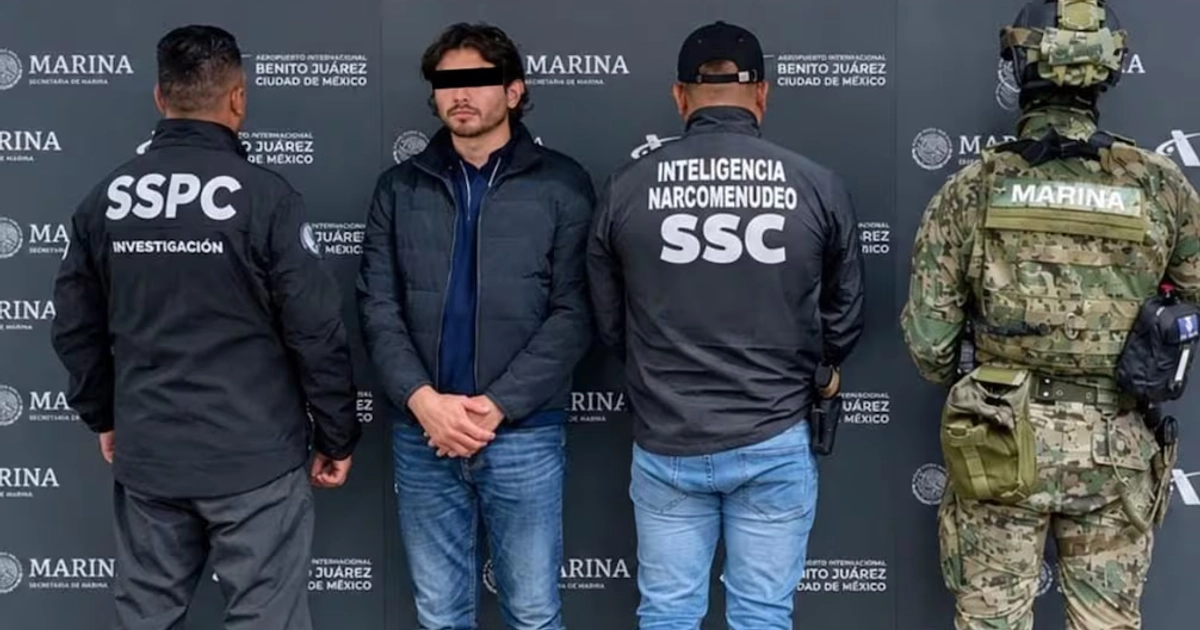 Tres personas fueron detenidas en el Aeropuerto Internacional de la Ciudad de México (29/10/26). Foto: Semar